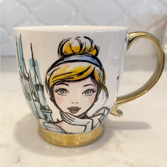 Cinderella Castle Mug Gold Handle - Picture 1 of 12